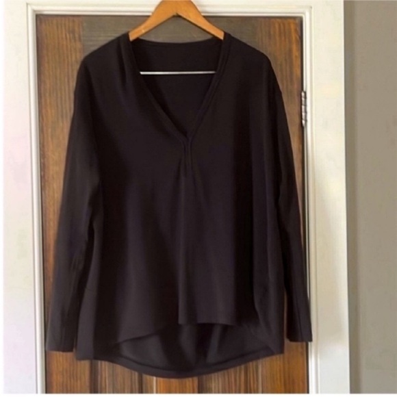 Lululemon Back In Action V-Neck - Picture 3 of 11